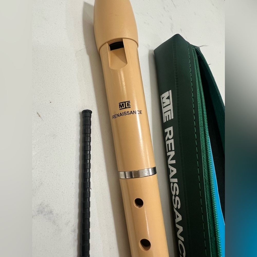 Soprano Tan Recorder with Green Case - Picture 3 of 7